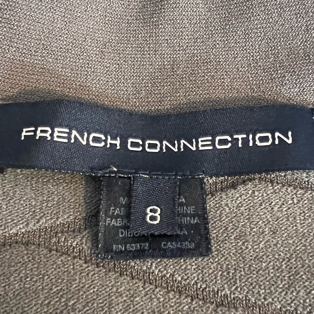 French Connection.EUC.Gorgeous Ribbed form fitting โDAYโ mini dress.Vneck.Grey.8 - Picture 11 of 11